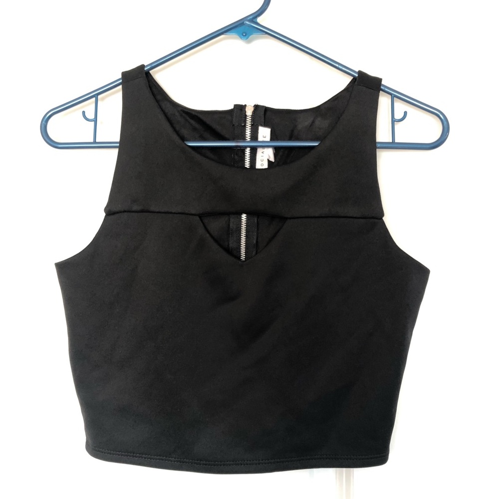 Socialite | Cropped Black Top w/back Zipper Closure
